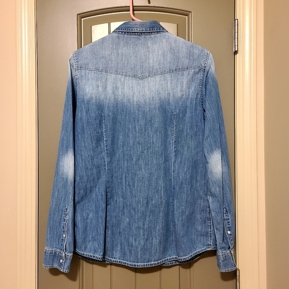 Mavi Women's Shirt Blue Denim Chambray Snap Button Down Faded Medium Wash - Picture 8 of 12